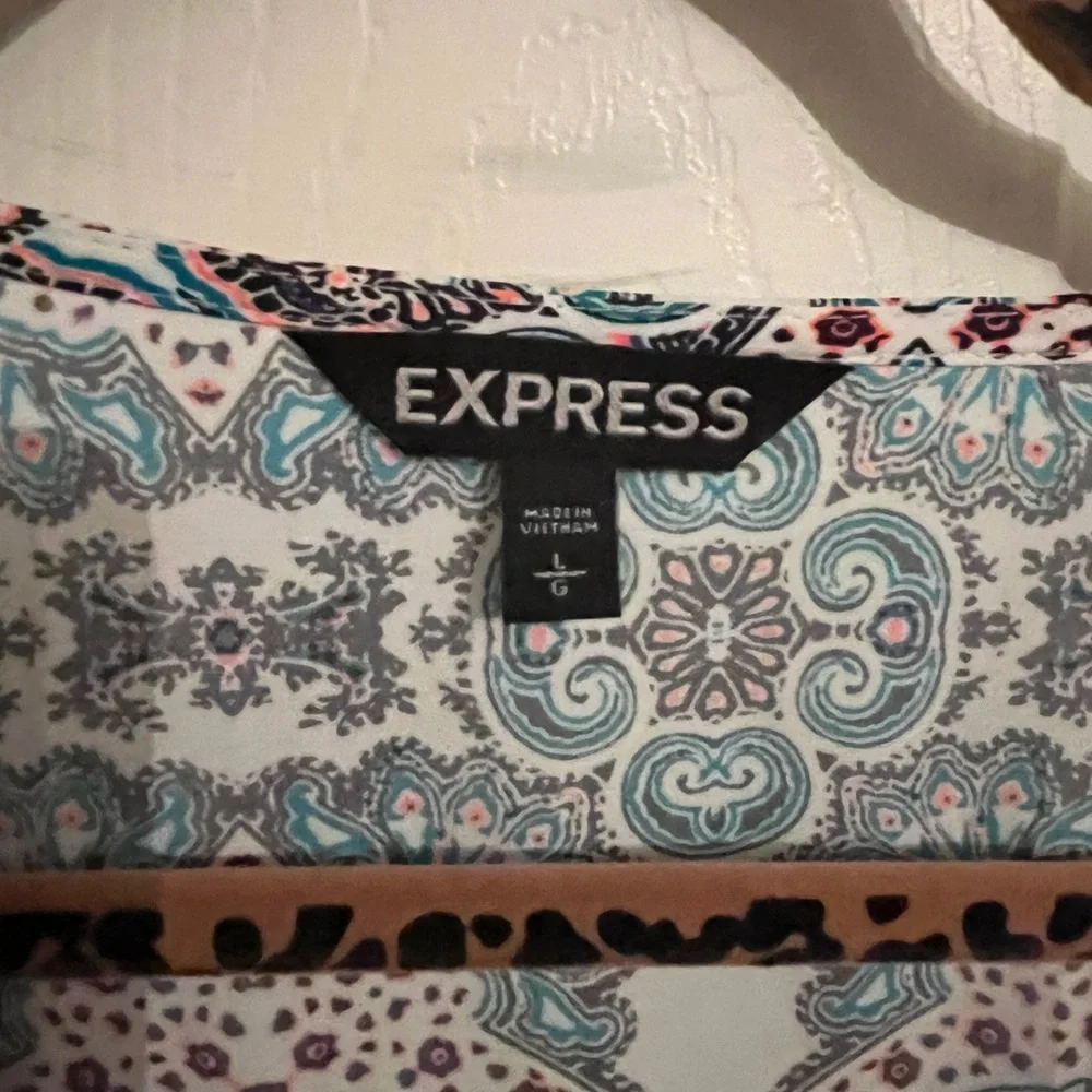 Express Patterned Blouse - Picture 3 of 3